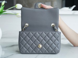 CF Classic Flap |羊皮 MINI 深灰色 图3