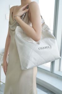 白色银扣 中号 图1