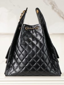 Chanel 嬉皮hobo包 黑金中号 图2