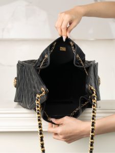 Chanel 嬉皮hobo包 黑金中号 图7