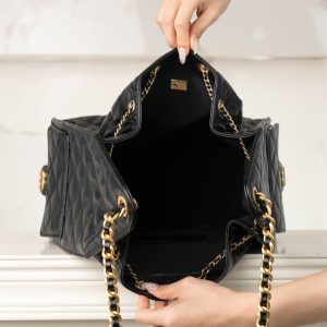 Chanel 嬉皮hobo包 黑金中号 图7