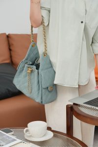 Chanel small hobo 雾霾蓝 鱼子酱 小号 图4