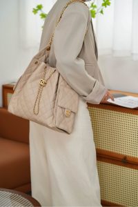 Chanel hobo bag 杏色鱼子酱 中号 图1