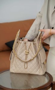 Chanel hobo bag 杏色鱼子酱 中号 图8