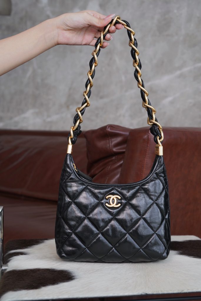 Chanel 24a Hobo黑色 小号 图1