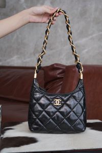 Chanel 24a Hobo黑色 小号 图1