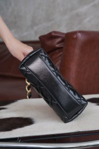 Chanel 24a Hobo黑色 小号 图6