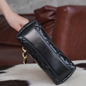 Chanel 24a Hobo黑色 小号 图6