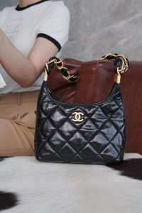 Chanel 24a Hobo黑色 小号 图7