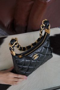 Chanel 24a Hobo黑色 小号 图9