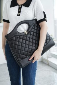 Chanel 31bag 大号黑色 褶皱小牛皮 图1