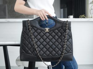 Chanel 31bag 大号黑色 褶皱小牛皮 图4