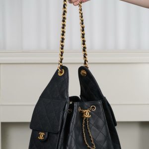 Chanel small hobo 抽绳水桶包 黑金鱼子酱 小号 图4