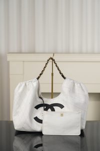 Chanel 26M Coco Beach度假风托特包 白色 图3