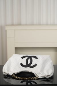 Chanel 26M Coco Beach度假风托特包 白色 图8