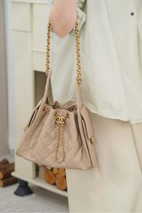 Chanel small hobo 杏色鱼子酱 小号 图2