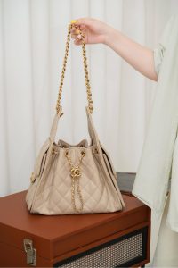 Chanel small hobo 杏色鱼子酱 小号 图8